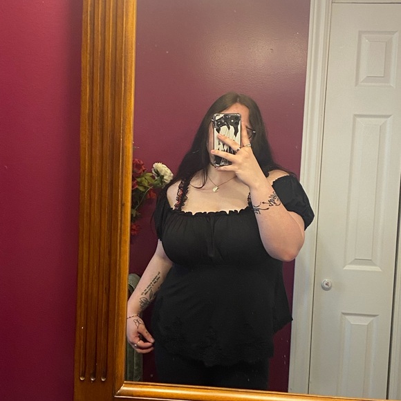 Meet your Posher, Emily - Picture 1 of 1